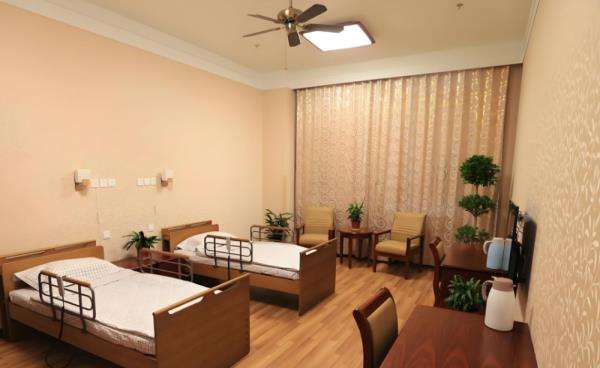 給長(zhǎng)輩一個(gè)四季如春的家：空氣能熱泵開啟養(yǎng)老院舒適采暖新篇章